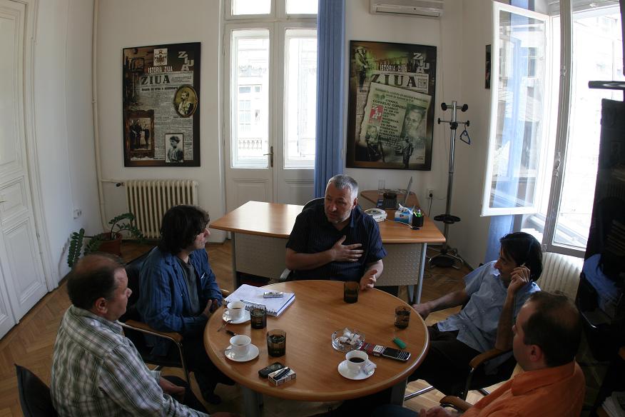 [Iulian+Fota+in+Redactia+ZIUA.jpg]