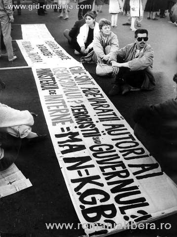 [baricada+GID+Piata+Universitatii+1990.jpg]