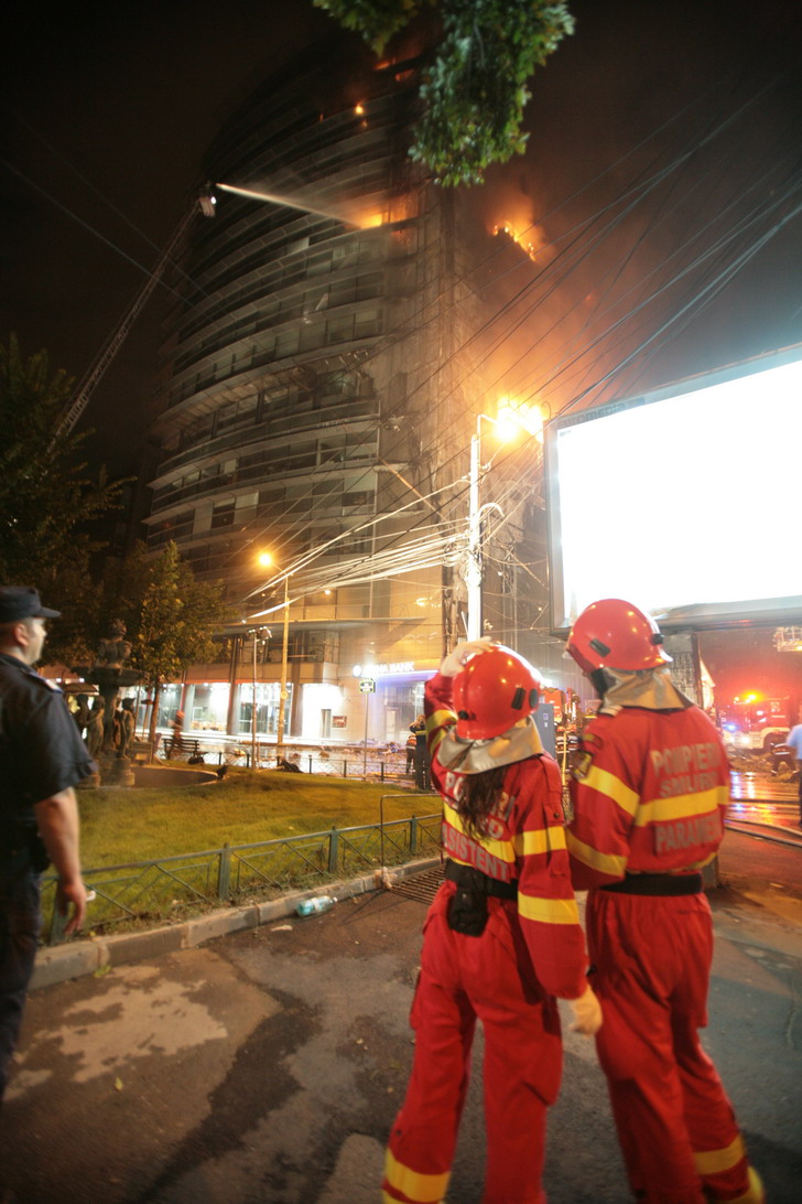 [IMG_7104_Incendiu+Armeneasca+Millenium+Nichitus.JPG]