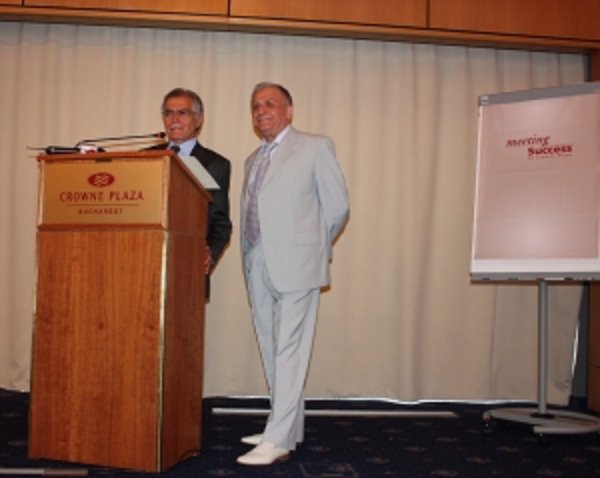 [iliescu+clubul+de+la+bucuresti.bmp]