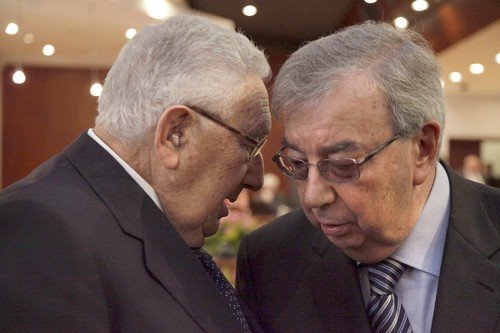 [Kissinger+Primakov.bmp]