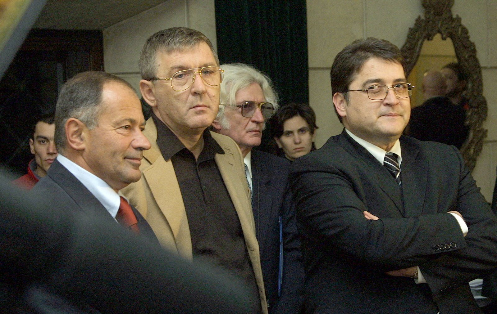 [Rosca+Nistorescu+Hurezeanu.jpg]