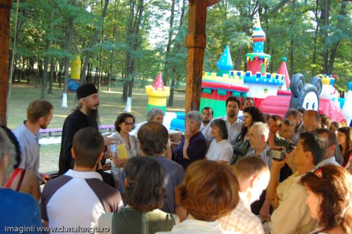 [Conferinta+Dictatura+Biometrica+Onesti+Parintele+Filotheu.jpg]