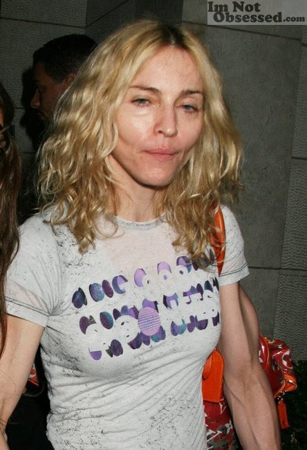 [madonna_kabbalah_centre_family.jpg]