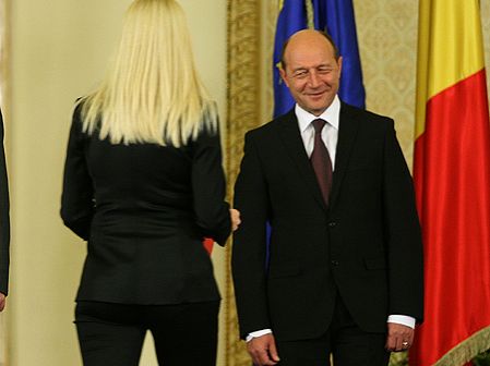 [basescu-bordel.jpg]