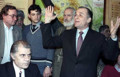 [Ion+Iliescu+Voican+Mazilu+decembrie+1989.jpg]