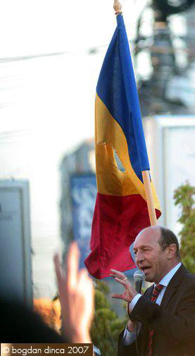 [basescu_in_piata_universitatii.jpg]