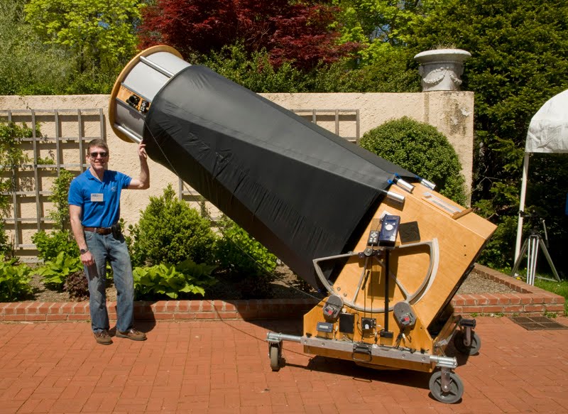 A Picture Each Day Now THIS is a big telescope!