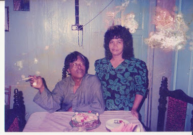 Arwah bersama emak di rumah jln Pauh ,Assam Kumbang 1989