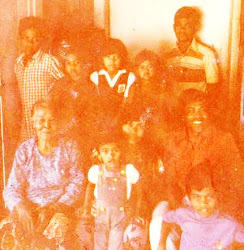 Gambar ini masa di Berek Hospitak K.Kangsar bersama Arwah abah & opah