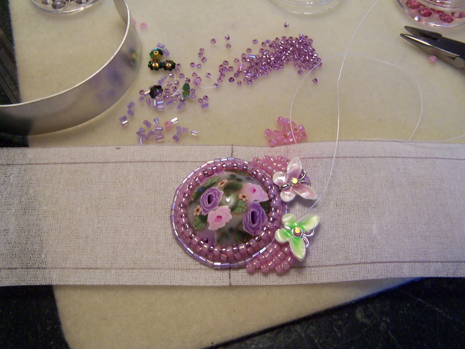 Gingerbell's How to make a cuff bracelet