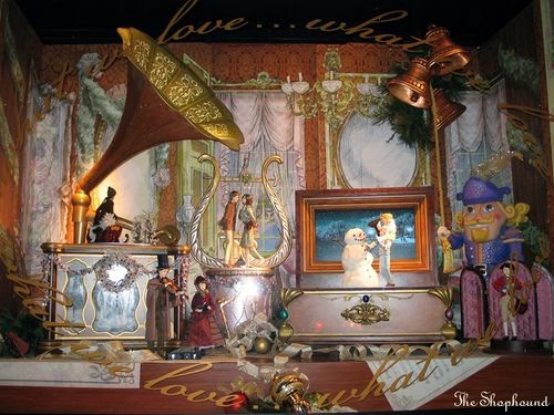 BEAUTIFUL HOLIDAY WINDOW DISPLAYS AROUND NEW YORK CITY THAT YOU DON'T