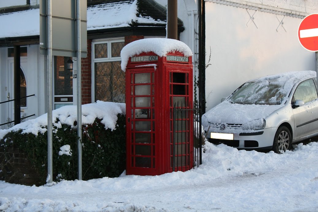 [Phonebox+Snow.JPG]
