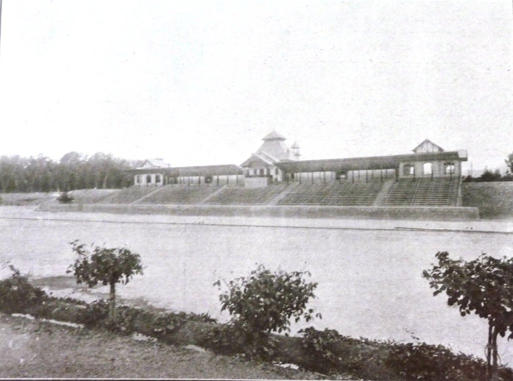 [Tribunas+del+Club+Mendoza+de+Regatas-+1924.JPG]