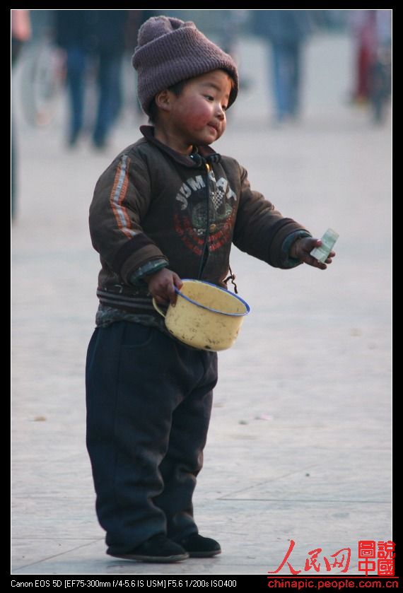 [china-little-child-beggar-01.jpg]