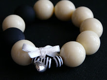 made in ♥ love  Black &White it Bracelet