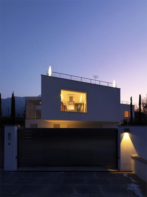 [b-house-in-italy-by-damilano-studio-architects-4.jpg]