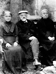 Avó Carlota Pimentel, à esquerda (creio). Respeitosamente revelo que dizem que era màzinha...