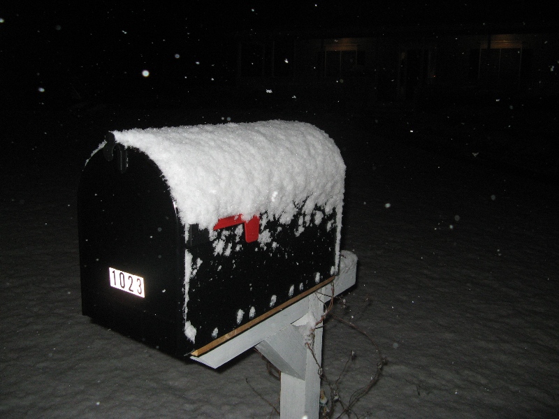 [snow+mailbox.JPG]