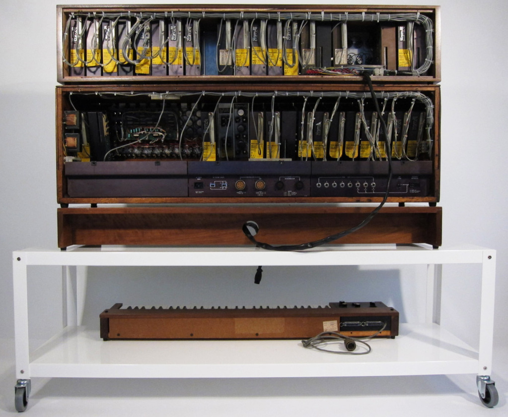 Moog am426d. Keith emerson moog. Moog system 55. System 55. модульный синтезатор behringer.