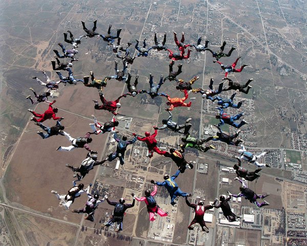 [skydiver_group.jpg]