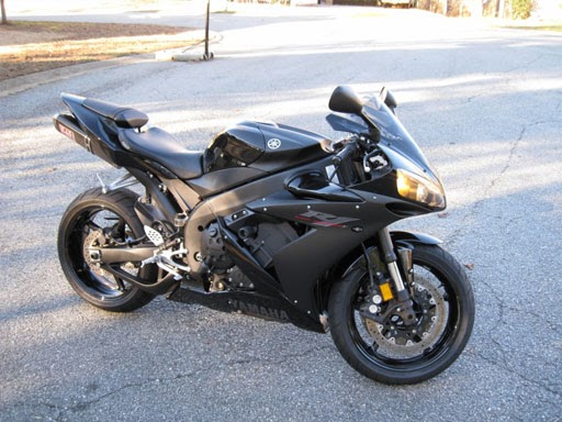 Yamaha r1 в гараже
