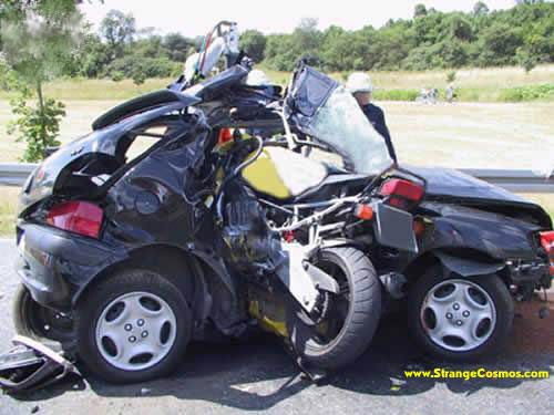 motorcycle-crash-into-car-759830.jpg
