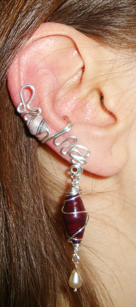 This evening I decided to try and make ear cuffs, earrings you wear around 