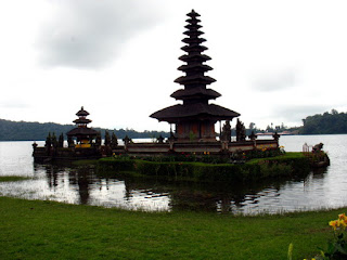 Ulundanu Beratan Temple Bali Web
