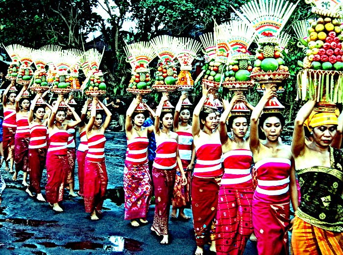 [tanah-lot-festival.jpg]