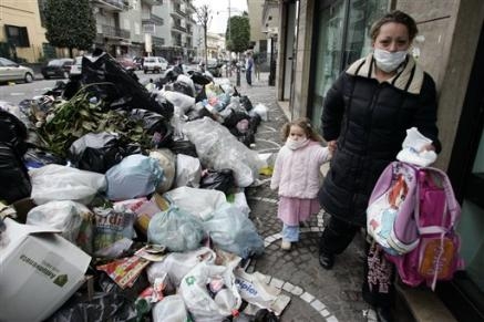 [WASTE+-+Naples+042.jpg]