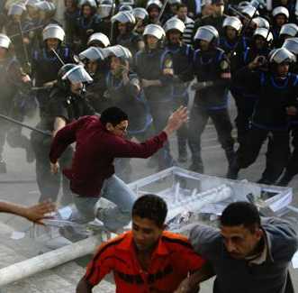 [Egypt+riots+2.jpg]
