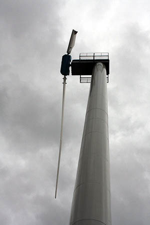 [wind+turbine+broken.jpg]