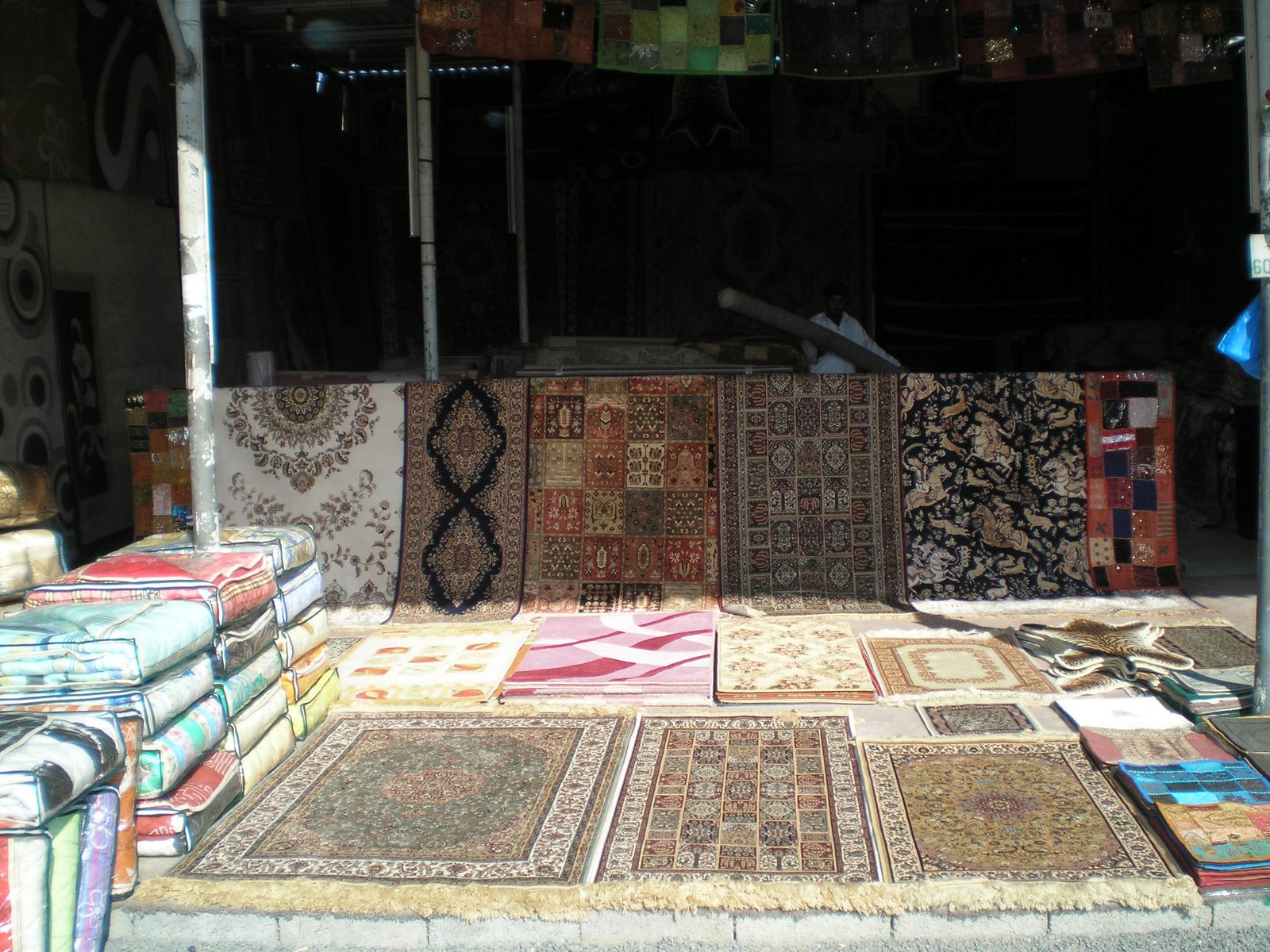 [Friday+Market+at+Sharjah+-+Iranian+Carpets.JPG]