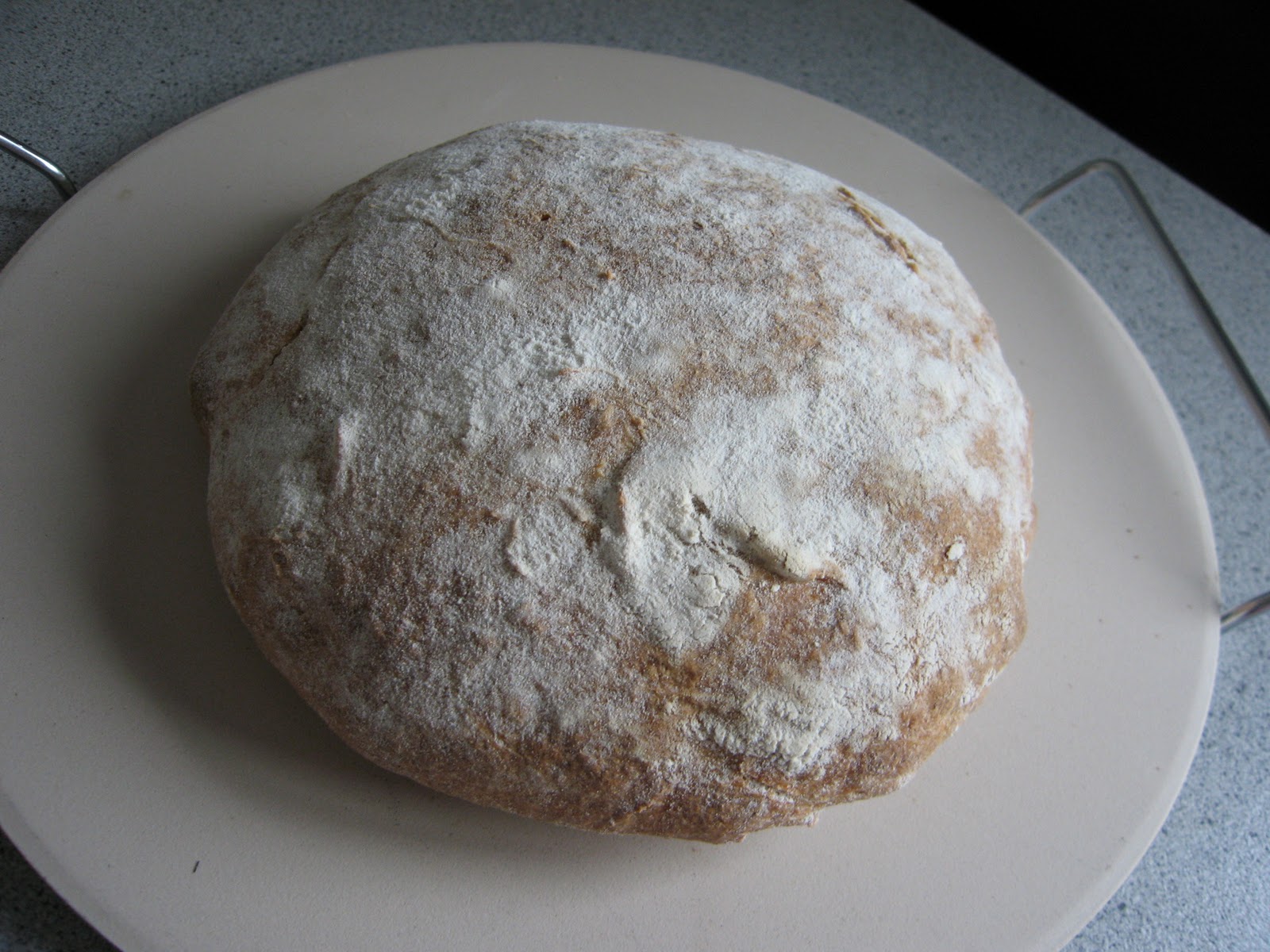 Рецепты квашеного теста. Латвийский кисло-сладкий хлеб. Латышский кисло сладкий хлеб. Сладкий хлеб рецепт. Хлеб латвийский кисло сладкий на закваске рецепт.