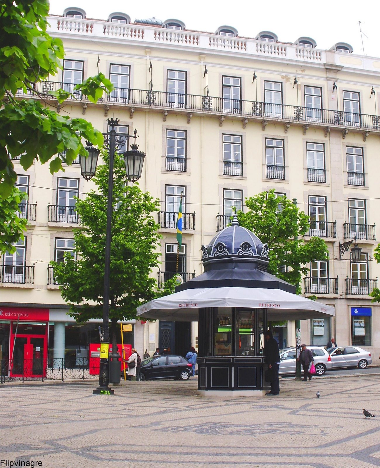 [Quiosque+Lg+Camões.JPG]