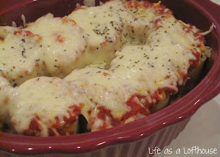 3 Cheese Lasagna Rolls are creamy, cheesy lasagna noodles stuffed with 3 different cheeses and chicken. Life-in-the-Lofthouse.com
