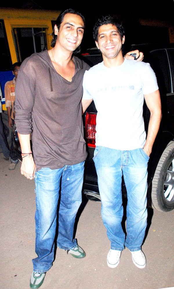 [Shahrukh+Khan+and+Sachin+Tendulkar+(5).jpg]