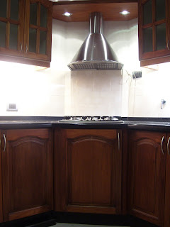 Diseño y desarrollo de muebles: COCINA EN CEDRO MACIZO