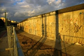 ベルナウ通りに保存されているベルリンの壁