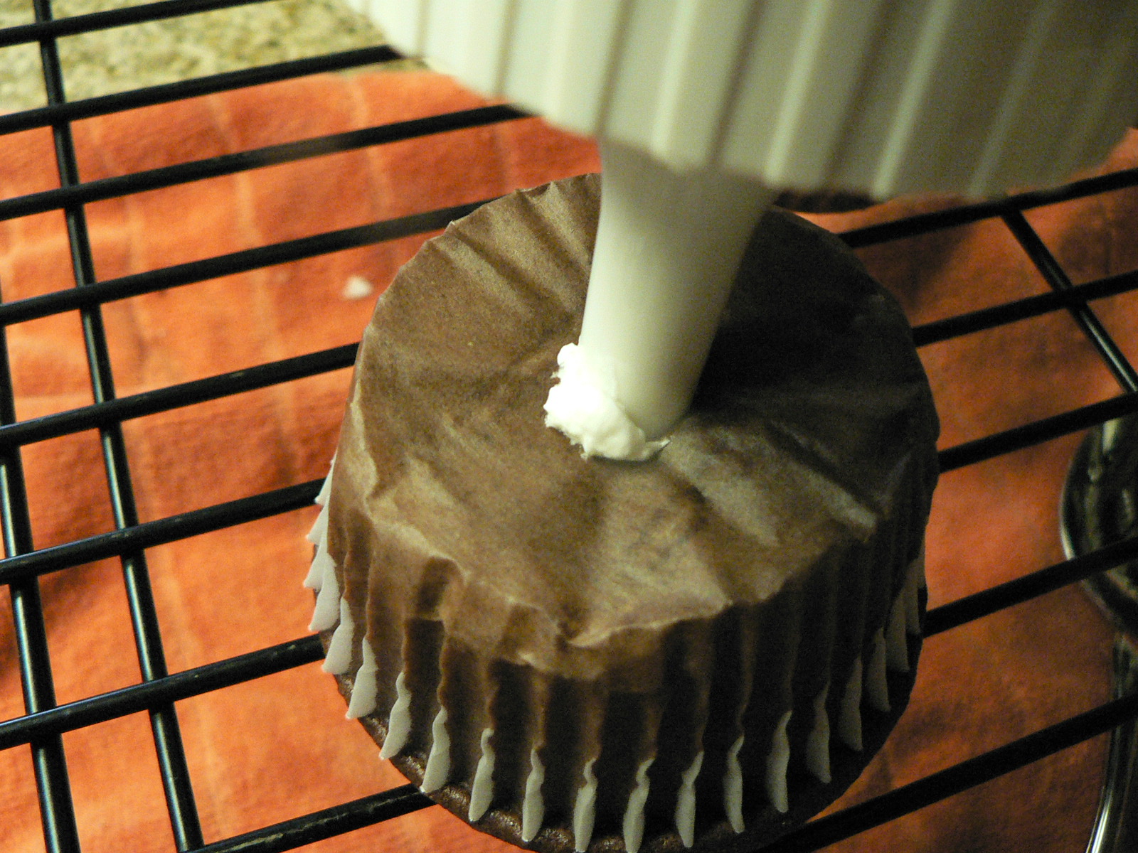 WonderWilson Make Your Own "Hostess Cupcakes"