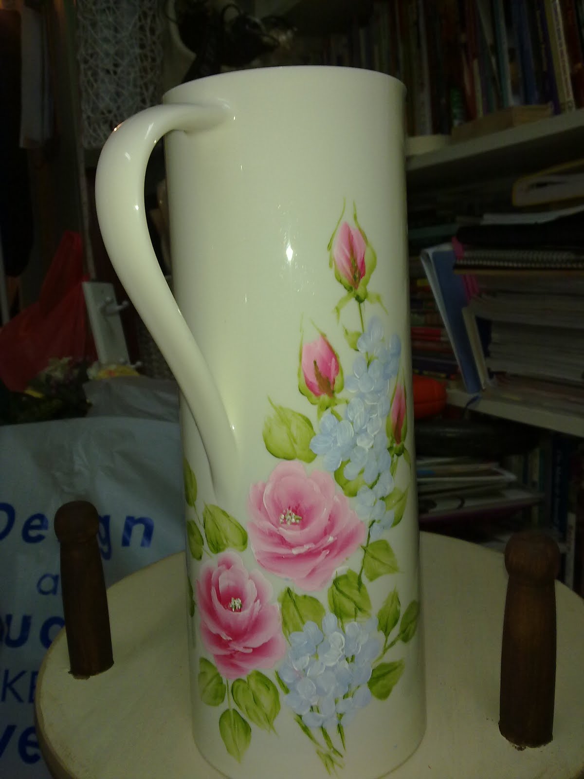 kzie's Decorative Crafts: Plaid Enamel Paint on Plastic Jug