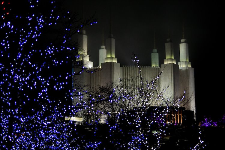 [08Dec19_temple-lights_34.jpg]