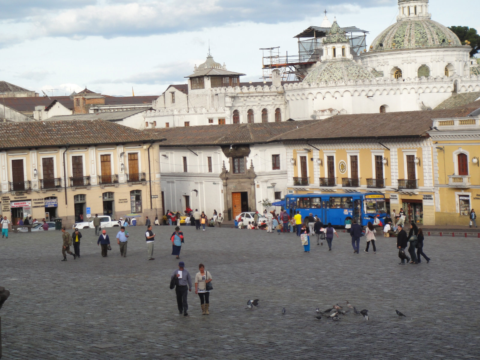 racionalismoarquitecturaMaAugusta Casas colectivas del centro histórico de Quito.