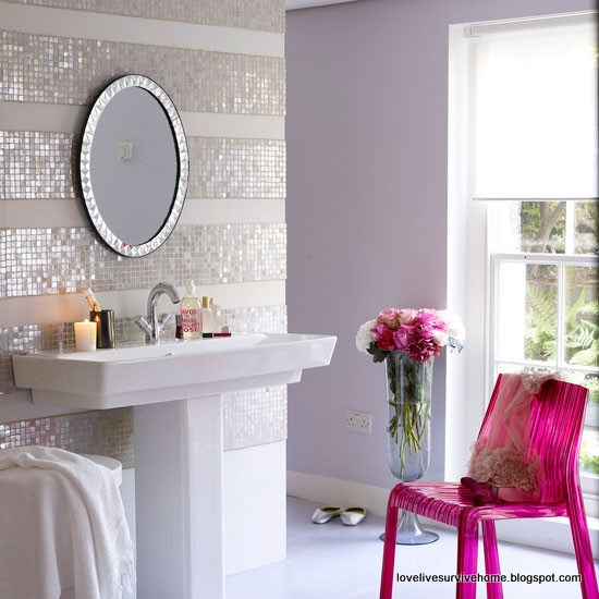 [Feminine+bathroom+with+pink+chair.jpg]