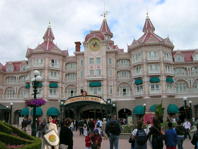 [disneyland+paris.jpg]