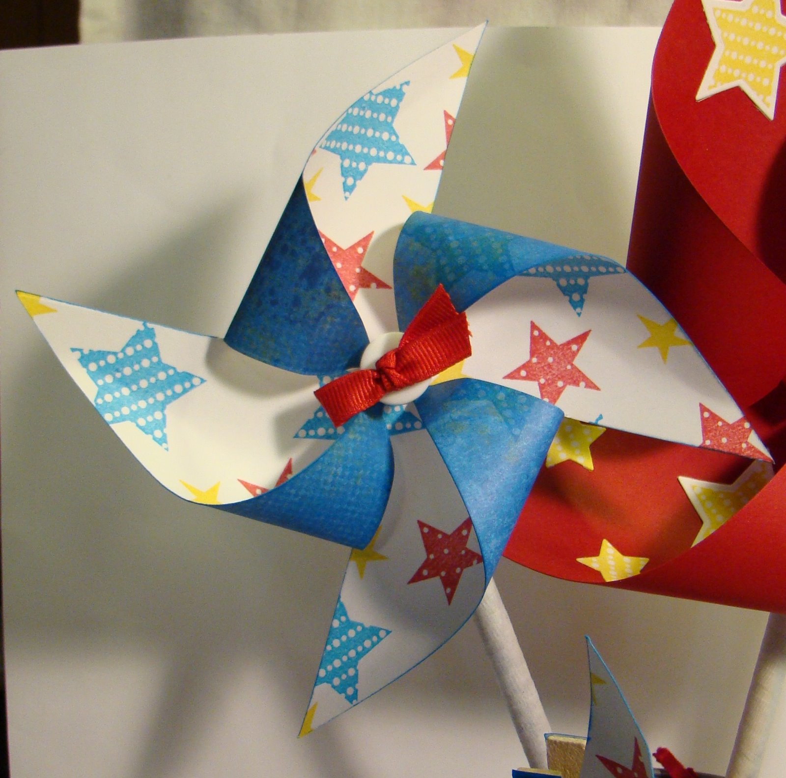 [Patriotic+Paperplay+Pinwheel+Closeup.JPG]