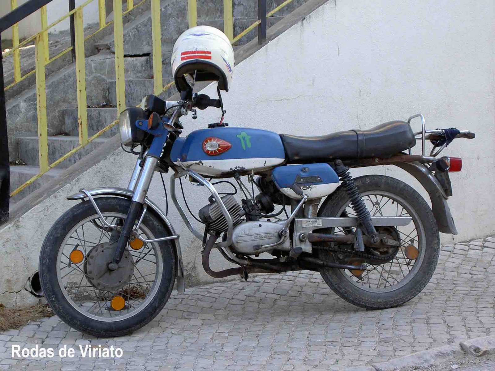[motobil.jpg]