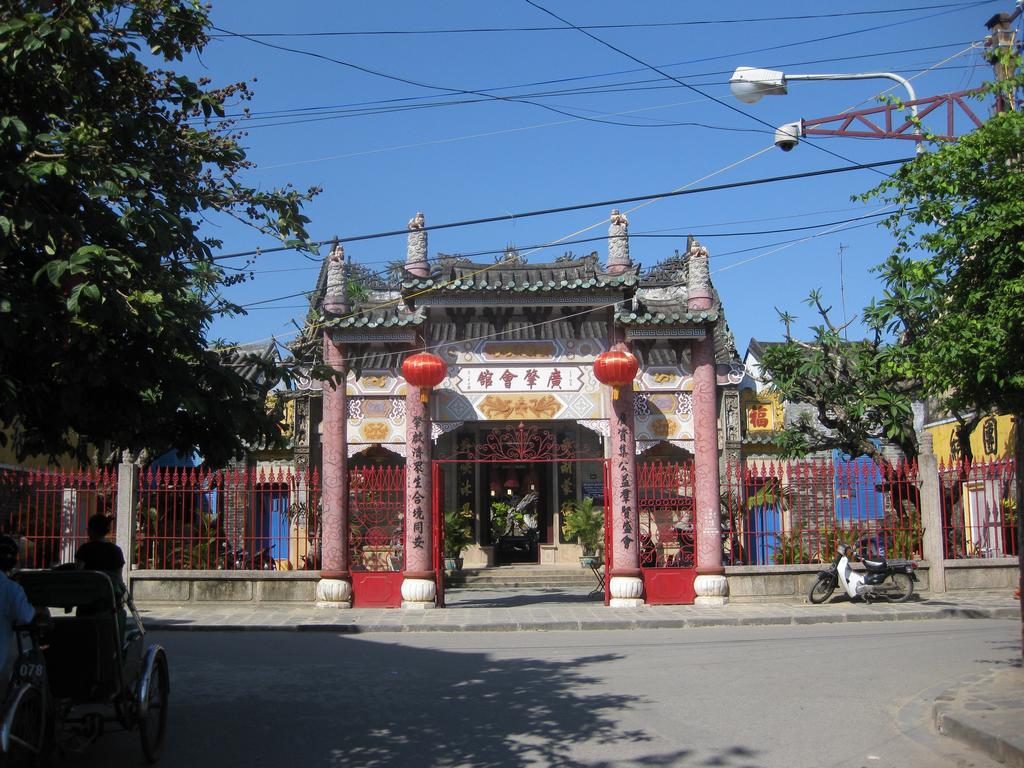 [Vietnam+Hoi+An+Temple.jpg]