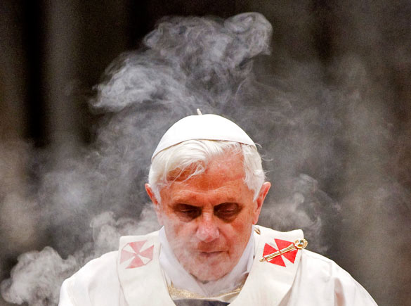 [Pope+Benedict+-+incense.jpg]